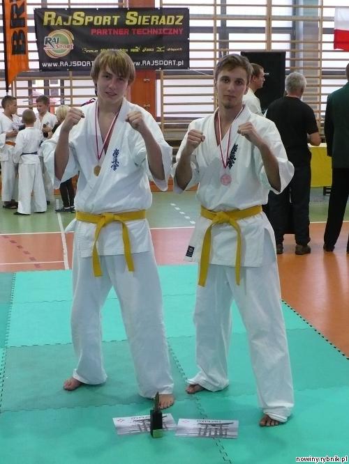 19-letni karatecy bliźniacy Bartosz i Michał Cębrzyna. / Dariusz Kudyk