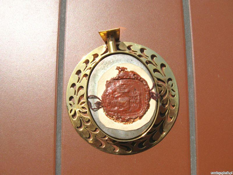 Pieczęć na relikwii należy do arcybiskupa Pragi / Andrzej Derwisz