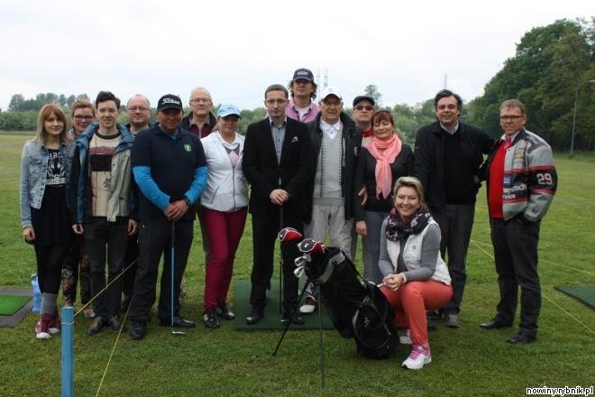Wspólne zdjęcie ekipy klubu golfowego z prezydentem Rybnika Piotrem Kuczerą / Adrian Karpeta