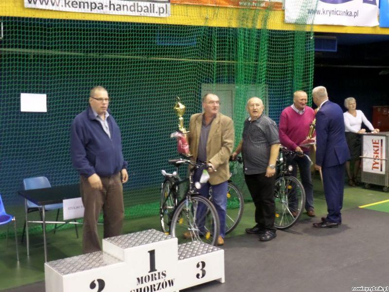 Henryk Czapla (z rowerem) w zeszłym roku wygrał szsty GPP w Chorzowie / Archiwum