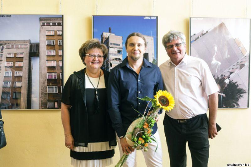 Łukasz Kohut wraz z rodzicami / Adrian Karpeta