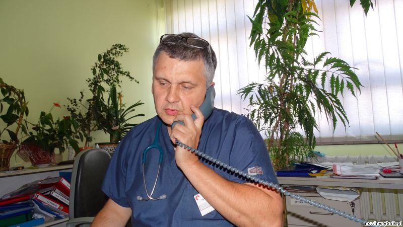 Rafał Woźnikowski z rybnickiego szpitala przypomina, że powikłania są gorsze od grypy / Iza Salamon