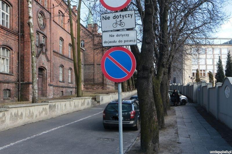 Na ulicy Klasztornej wolno parkować najwyżej minutę / Ireneusz Stajer