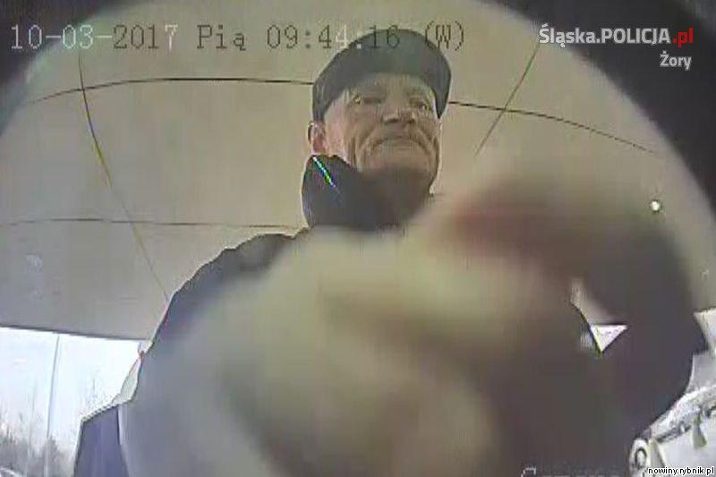 Twarz złodzieja widoczna na nagraniach / http://zory.slaska.policja.gov.pl/