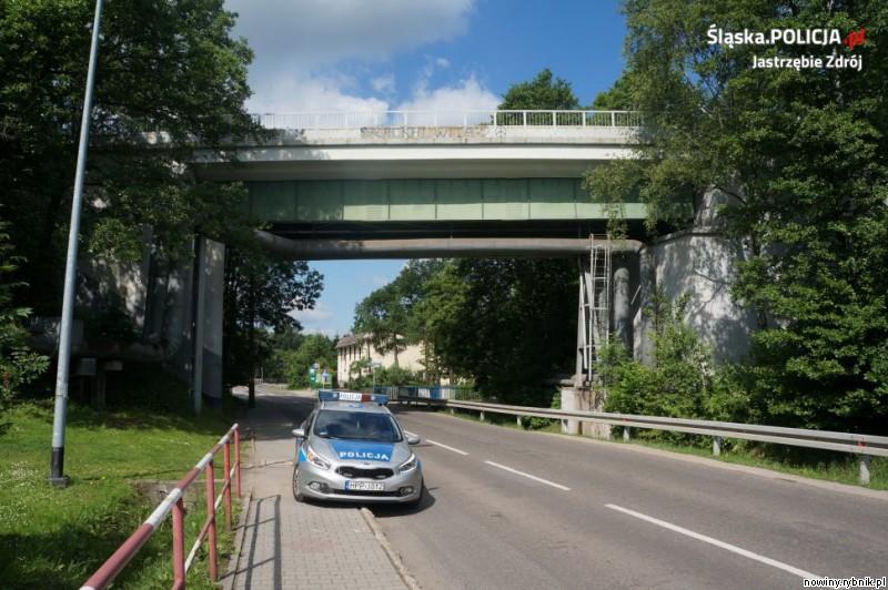 Niedoszła samobójczyni skoczyła z wiaduktu w Szerokiej / http://jastrzebie.slaska.policja.gov.pl/