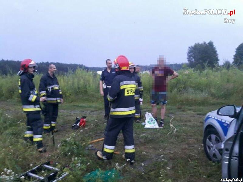 Strażacy i policjanci uratowali 32-latka przed zakusami dzikiej lochy / Policja Żory