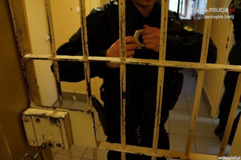 30-latce grozi nawet roczny pobyt w więzieniu! / Policja