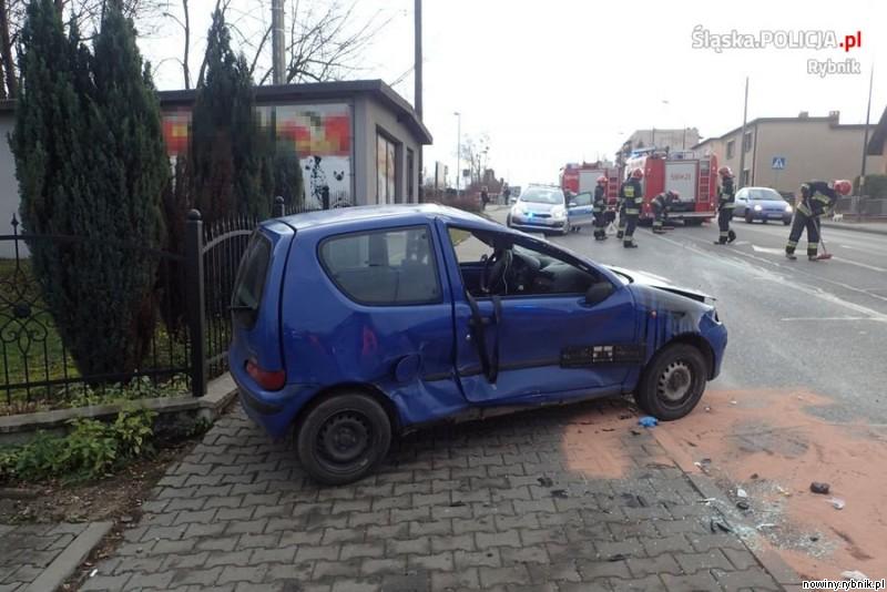 Fiat jest poważnie uszkodzony / Policja Rybnik