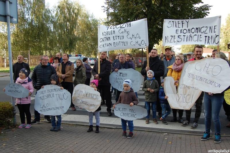 Protest mieszkańców przed Urzędem Miasta w Żorach / Ireneusz Stajer