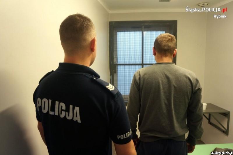 Policjanci z Rybnika zatrzymali 25 i 26-latka podejrzanych o kradzież ciężarówki / Policja Rybnik
