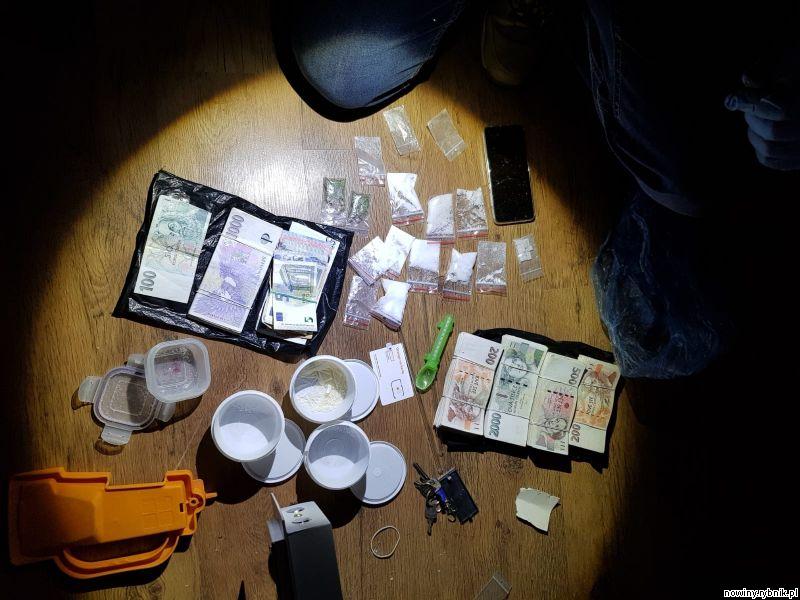 To wszystko znaleźli policjanci w laboratorium produkującym narkotyki / Policja Wodzisław