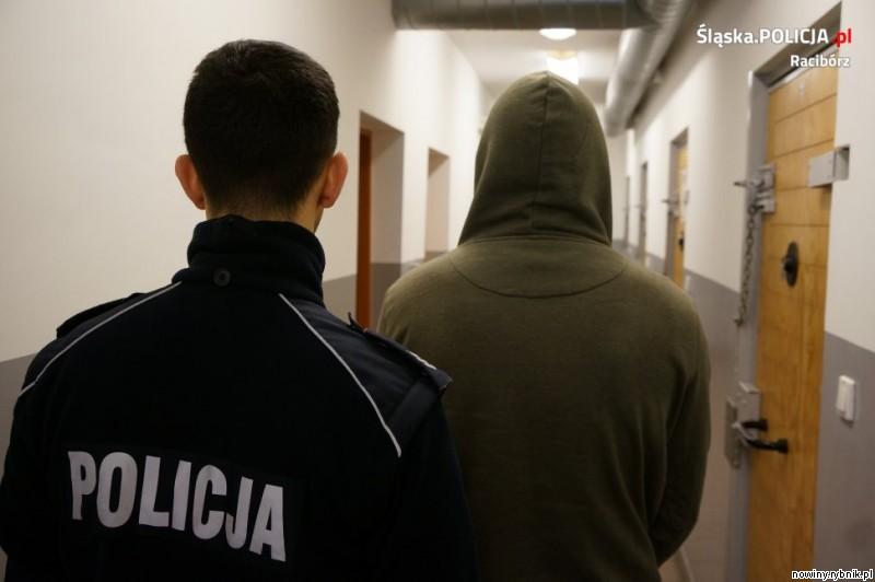 Za napad na kantor wymiany walut 19-latkowi grozi nawet 12 lat więzienia / Policja Racibórz